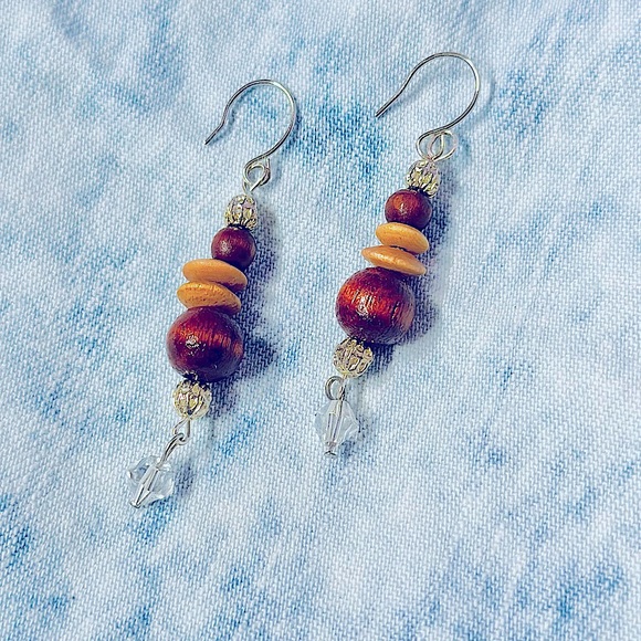 hOmEmAdE= jEwLeRy🏹BoHeMiAn EaRrInGs
wOodEn, SiLvEr BaLL+ cRYsTaL BeAdEd DaNgLeS - Picture 2 of 15
